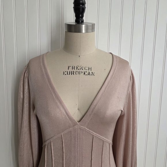 Free People Pleated Romantic V-Neck Top in size Medium - Picture 6 of 7